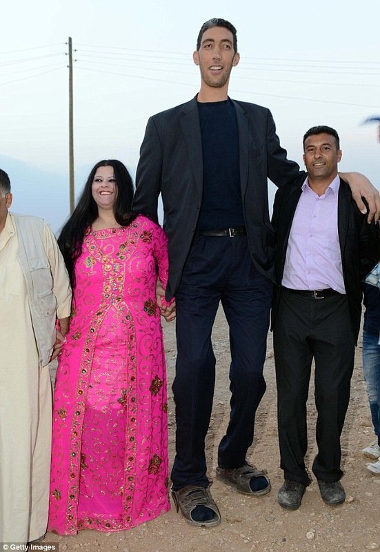 Жена самого высокого человека в мире (5 фото)