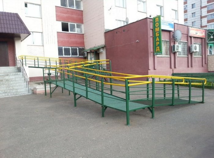 Пандус для инвалидов в Казани (2 фото)