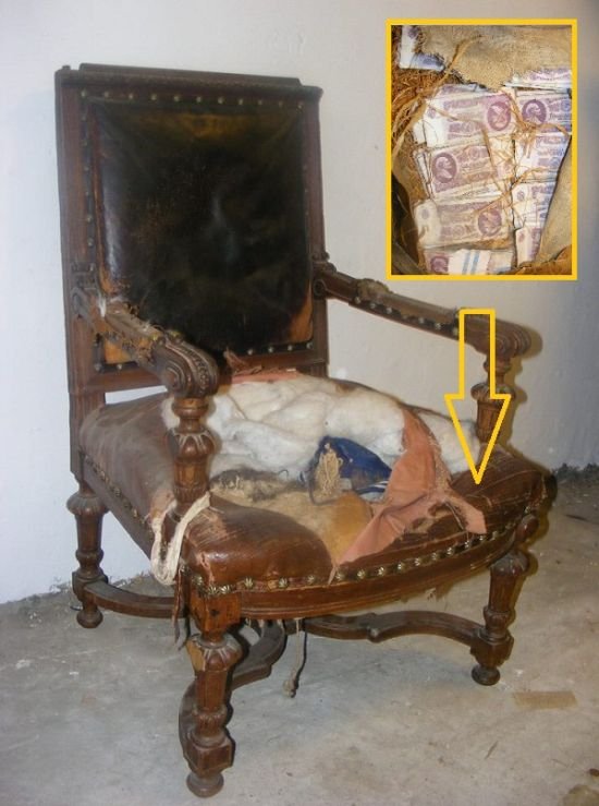 Тайник в старом кресле (3 фото)