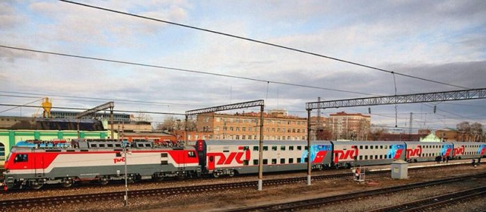 Первый двухэтажный поезд в России (16 фото)