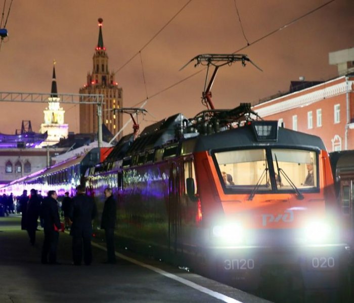 Первый двухэтажный поезд в России (16 фото)