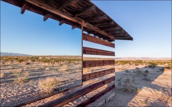 Креативный домик в пустыне (12 фото)