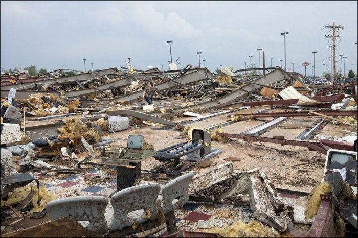 Последствия торнадо в Оклахоме (23 фото)