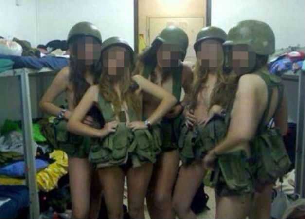 Девушки-военнослужащие из Израиля устроили эротическую фотосессию (4 фото)