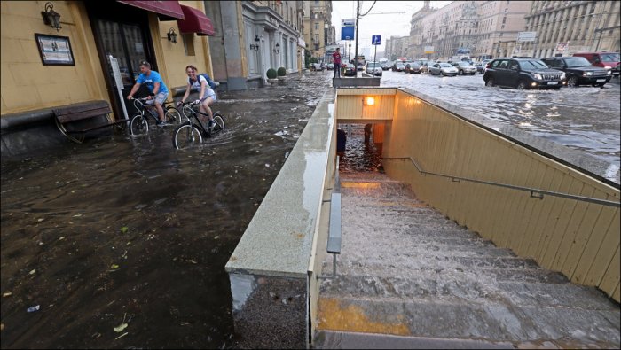 Последствия ливня в Москве (22 фото)