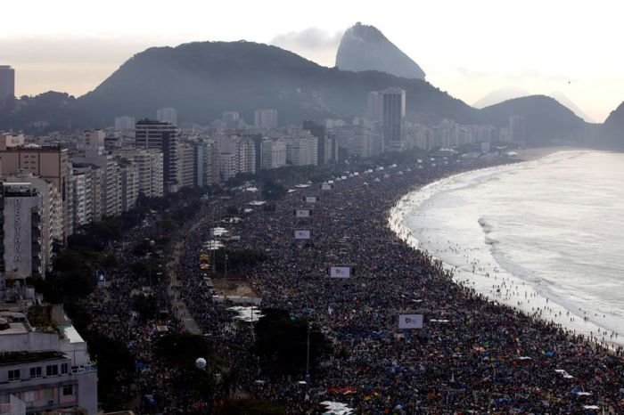 Пляж в Рио-де-Жанейро (3 фото)