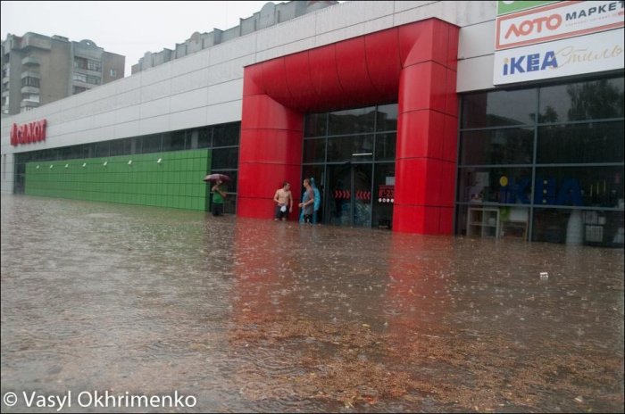Наводнение в Луцке (12 фото)