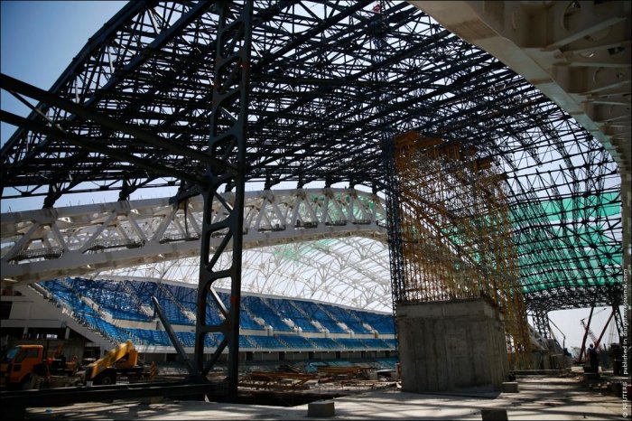 Главный стадион Сочи за полгода до Олимпиады (4 фото)