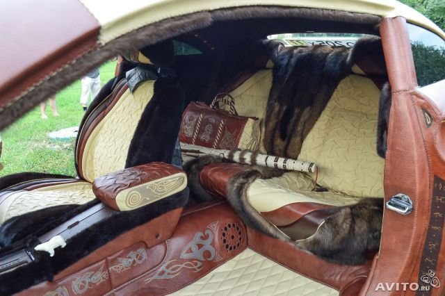 Автомобиль, покрытый кожей бизона (10 фото)