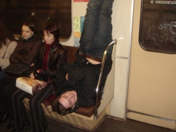 Люди в метро (73 фото)