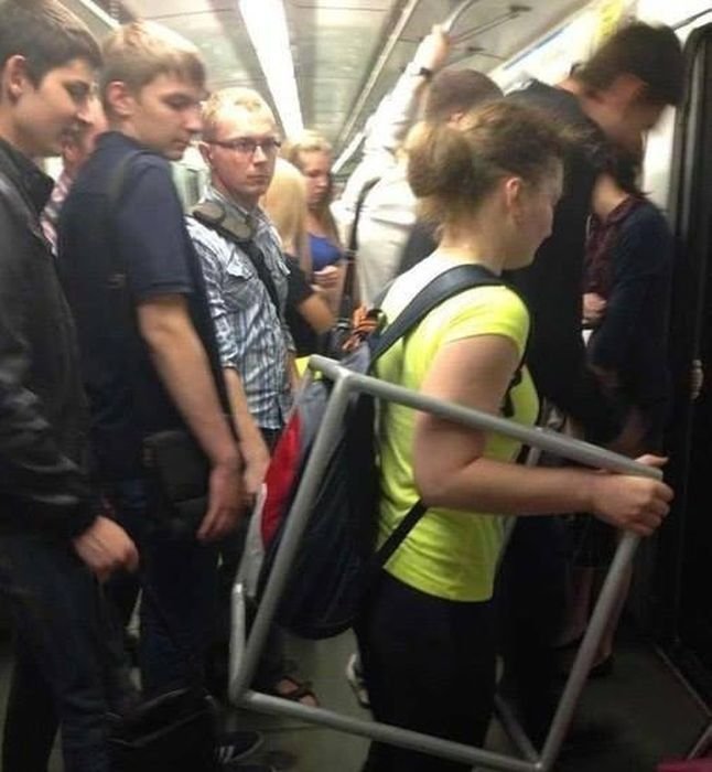 Люди в метро (73 фото)