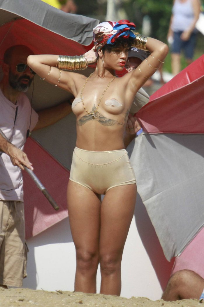 Rihanna (12 фото)