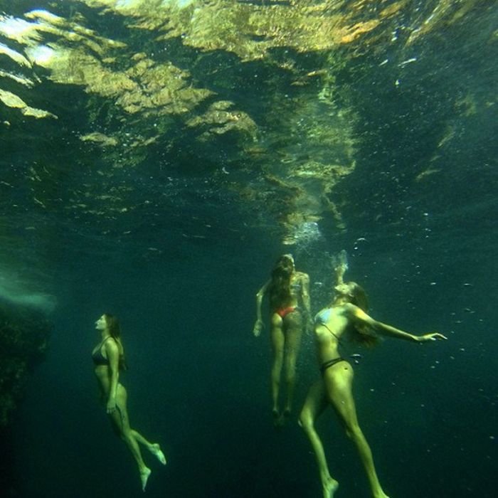 Девушки под водой (55 фото)