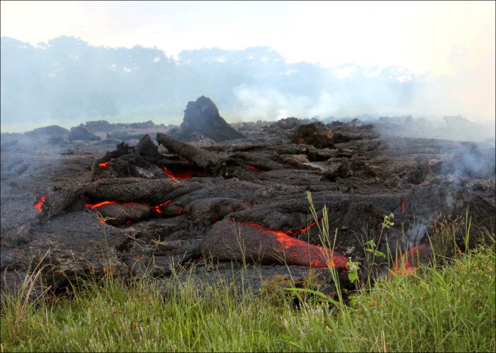 Поток лавы на Гавайах (24 фото)