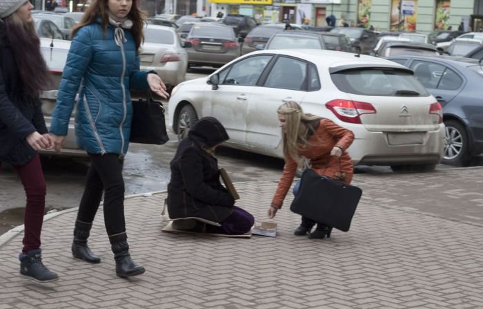 Попрошайка в Нижнем Новгороде (3 фото)