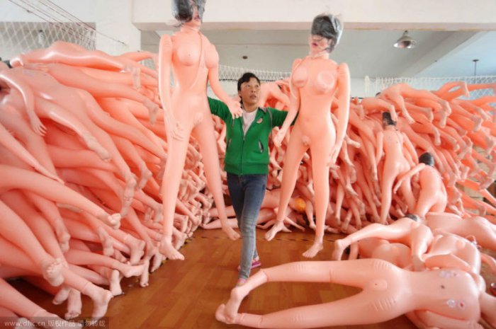 Фабрика секс-кукол в Китае (8 фото)
