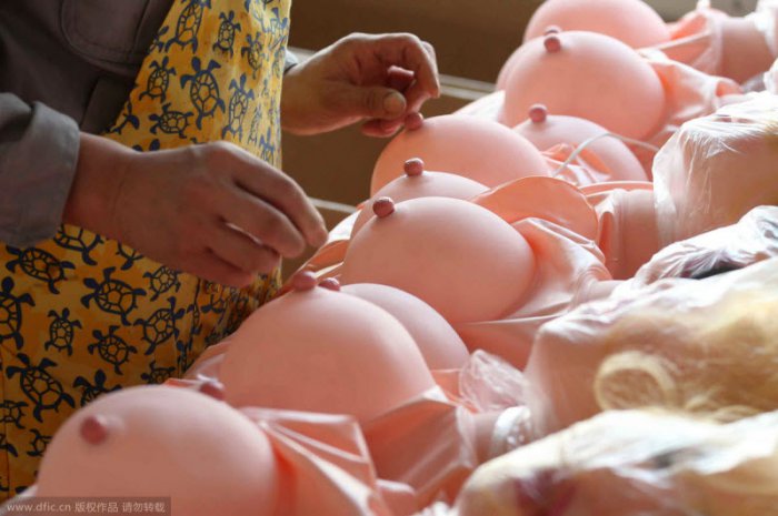 Фабрика секс-кукол в Китае (8 фото)