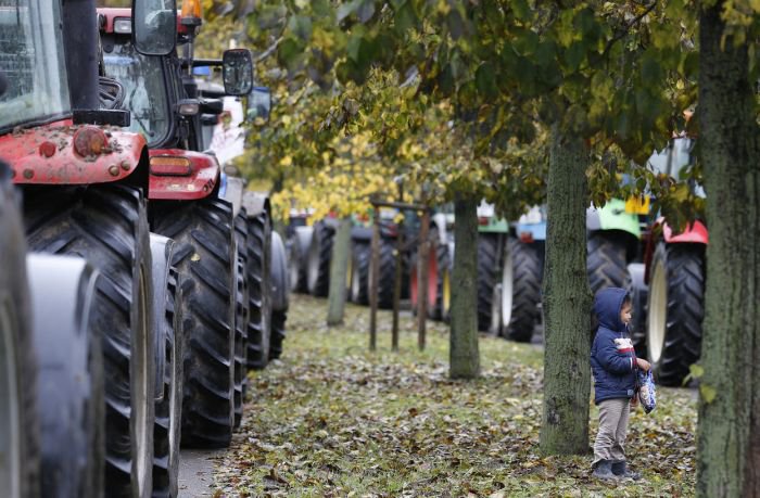 Протесты французских фермеров в Париже (25 фото)