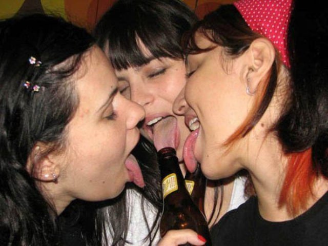 Пьяные девушки (57 фото)