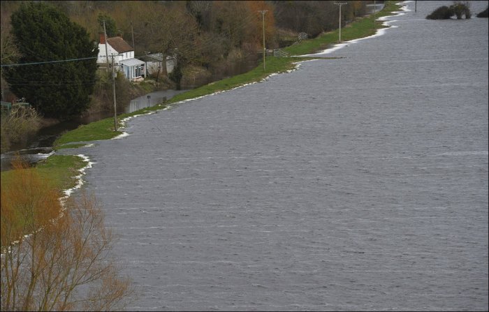 Наводнение в Великобритании (22 фото)