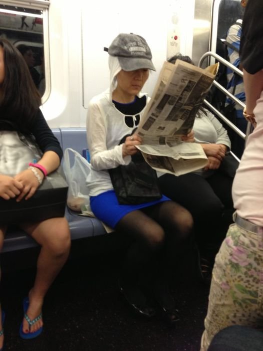 Странные пассажиры метро (56 фото)