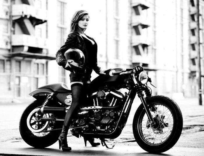 Девушки с мотоциклами (44 фото)