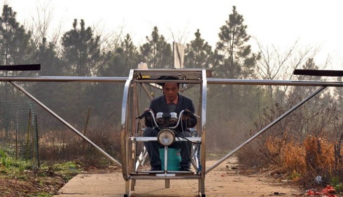 Китаец построил вертолет из металлолома (8 фото)