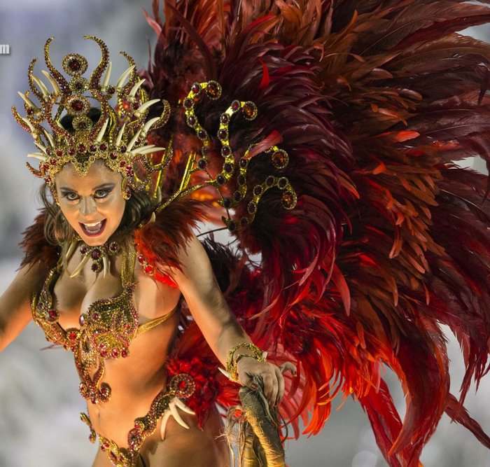 Шик, блеск и голые тела: как проходит карнавал в Рио-де-Жанейро