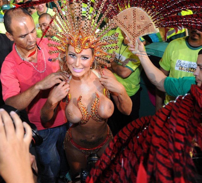 Голые на бразильском карнавале (61 фото) - секс фото