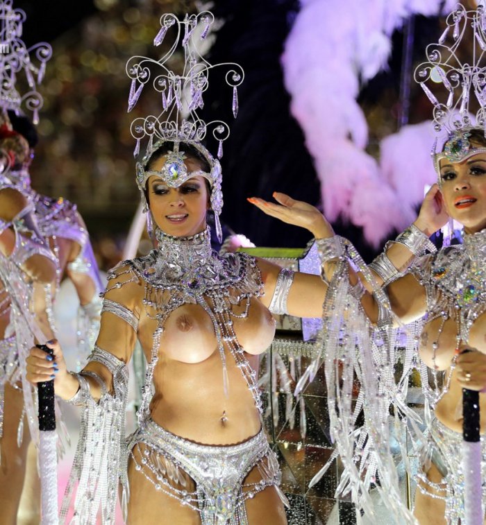 Самые горячие и (по)потрясные участницы бразильского карнавала — 2023. Очень много фото