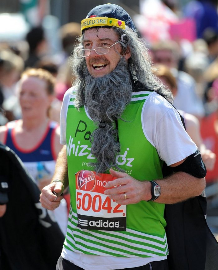 Необычные костюмы на лондонском марафоне (15 фото)