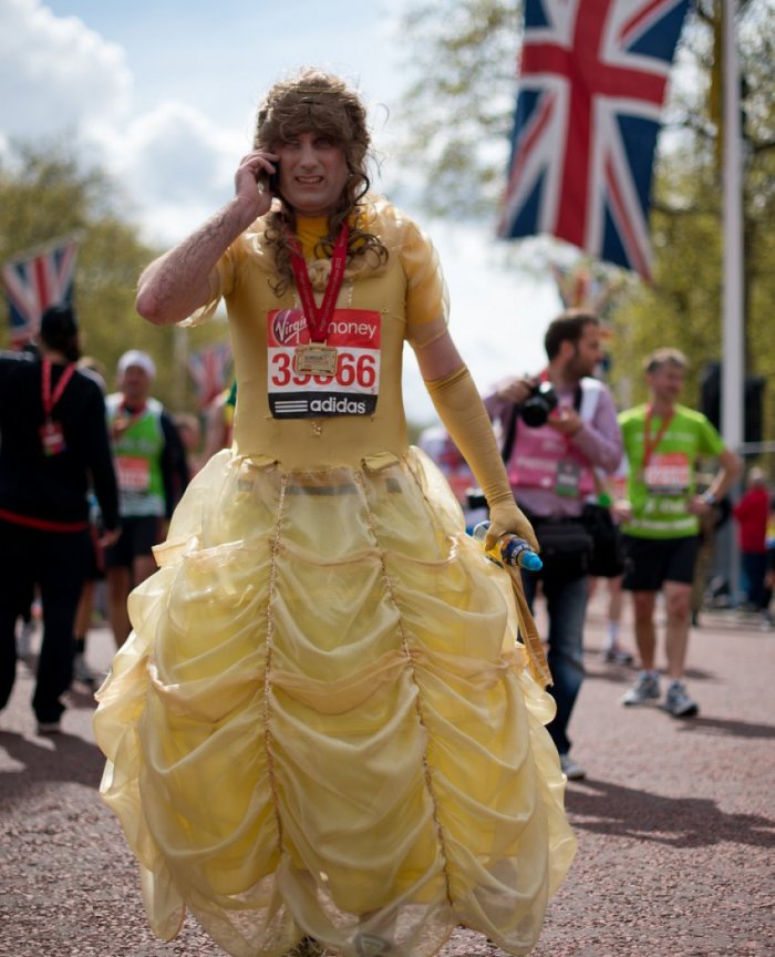 Необычные костюмы на лондонском марафоне (15 фото)