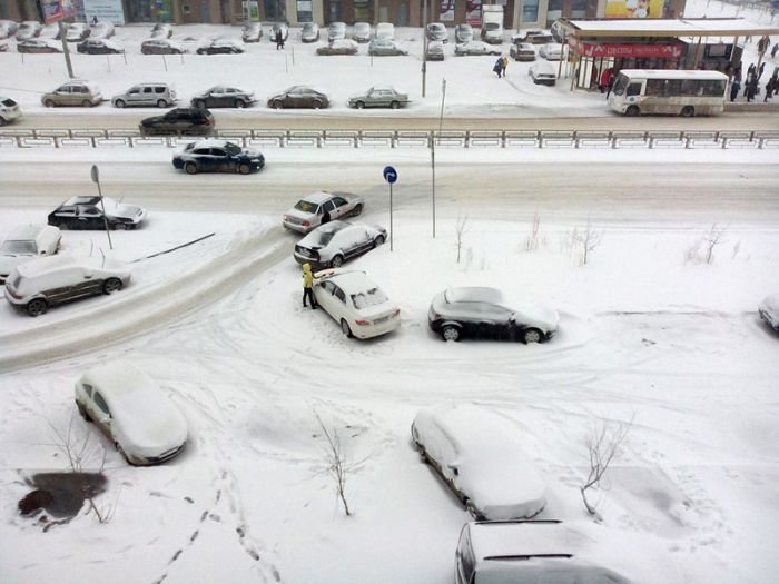 Екатеринбург завалило снегом (23 фото)