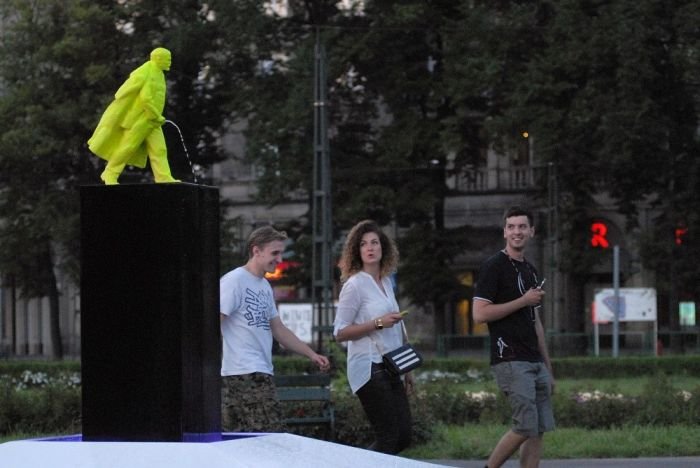 Скандальный памятник Ленину в Польше (3 фото)