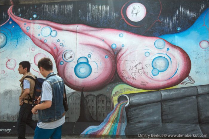 Граффити на Берлинской стене (26 фото)