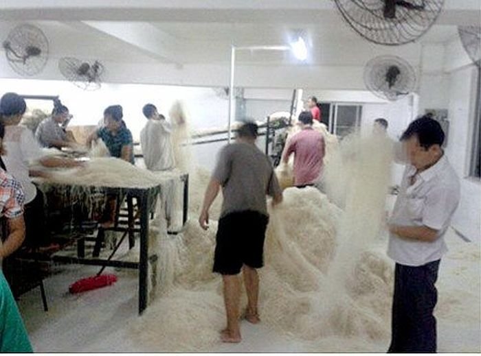 Как делают лапшу в Китае (6 фото)