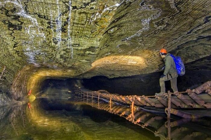 Пещера под Екатеринбургом (11 фото)