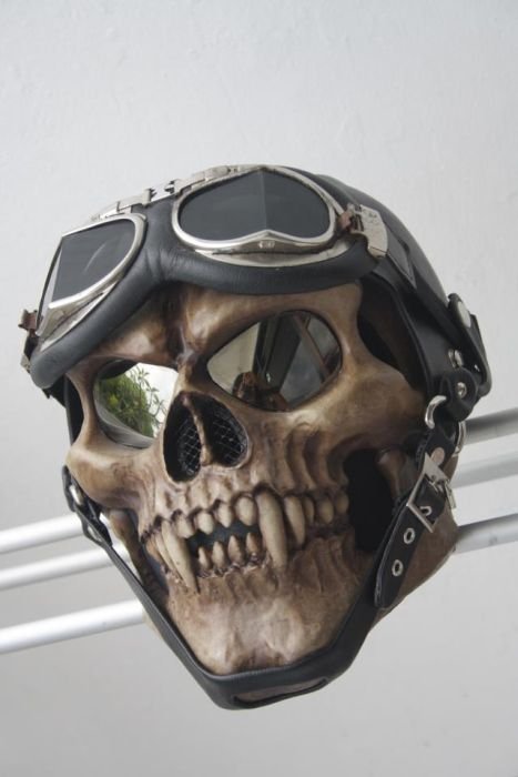 Страшные шлемы для мотоцикла (30 фото)