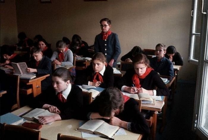 Игры на уроке во времена СССР (11 фото)