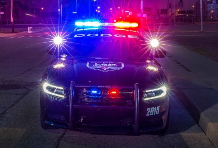 Dodge Charger SRT Hellcat - автомобиль полиции США 2015 года (6 фото)