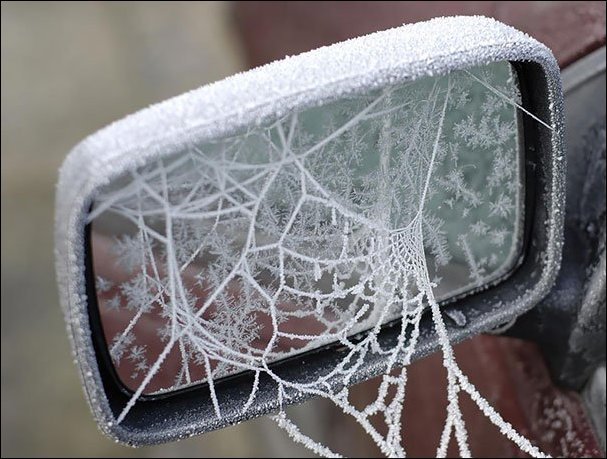 Мороз украшает автомобили (20 фото)