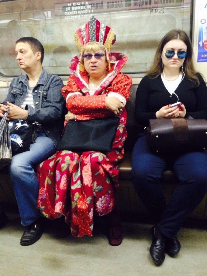 Люди в метро (19 фото)