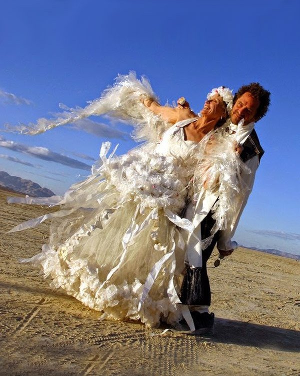 Странные свадебные наряды (28 фото)