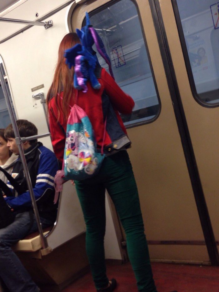 Модники в метро (19 фото)