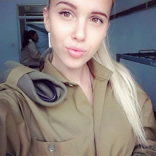 Модель Мария Домарк на службе в израильской армии (38 фото)