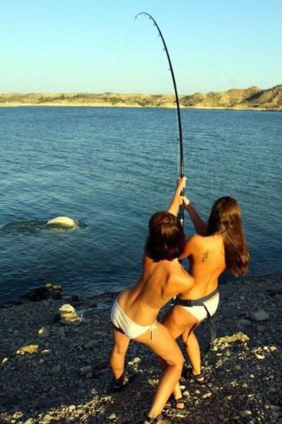Девушки на рыбалке (40 фото)