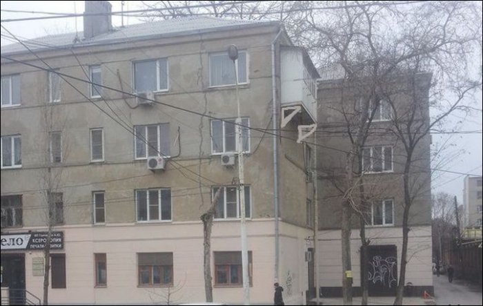 Такие разные российские балконы (20 фото)