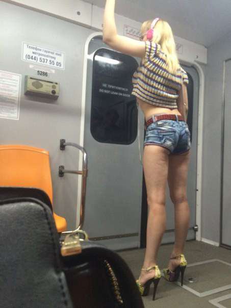 Модники в метро (35 фото)