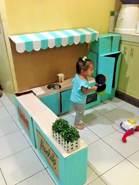 Игрушечная кухня для маленькой девочки (9 фото)