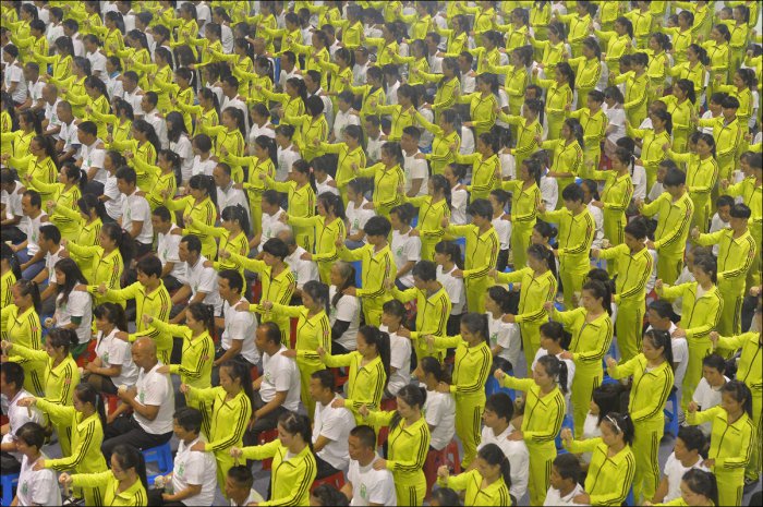 Искусство толпы по-китайски (29 фото)